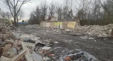 Łowicz. Trwa rozbiórka budynków na Zatorzu. Jakie plany ma inwestor? (foto, film)