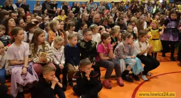 Magiczny bal w świecie bajek (foto)