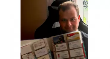 Mieszkaniec gminy Bielawy chce pobić rekord Polski w zbieraniu wizytówek! Pomóżmy osiągnąć cel!