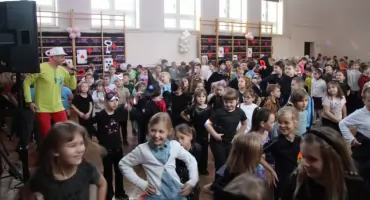 Zabawa andrzejkowa w SP nr 1 w Łowiczu (foto, film)