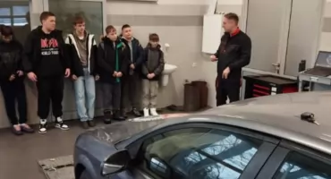 Praktyczna lekcja zawodu. Uczniowie podstawówek z wizytą w Zespole Szkół Technicznych w Łowiczu (foto)