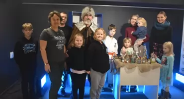 Zwiedzili miejsca niedostępne dla czytelników. Niezwykły wieczór w miejskiej bibliotece (foto,film) 