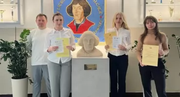 Trzy uczennice II LO z indeksami w Olimpiadzie Wiedzy o Społeczeństwie