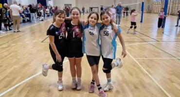 Najmłodsze łowickie siatkarki podbijają parkiet!