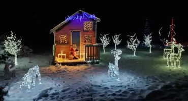 To już 17 lat iluminacji na Małszyckiej! Ogród Tadeusiaków żegna się powoli z mieszkańcami!