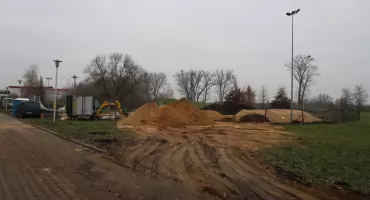 Łowicz. Ruszyły prace przy budowie toru pumptrack. Co o obiekcie mówi były wicemistrz Polski? (foto)