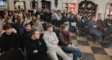 Inspirujące spotkanie młodzieży z Krzysztofem Miklasem (foto)