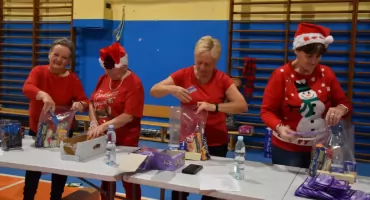 Miejska Choinka coraz bliżej. Emeryci i renciści wcielili się w pomocników Mikołaja (foto)