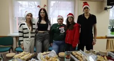 Charytatywny kiermasz ciast w ZSP nr 2 w Łowiczu (foto)
